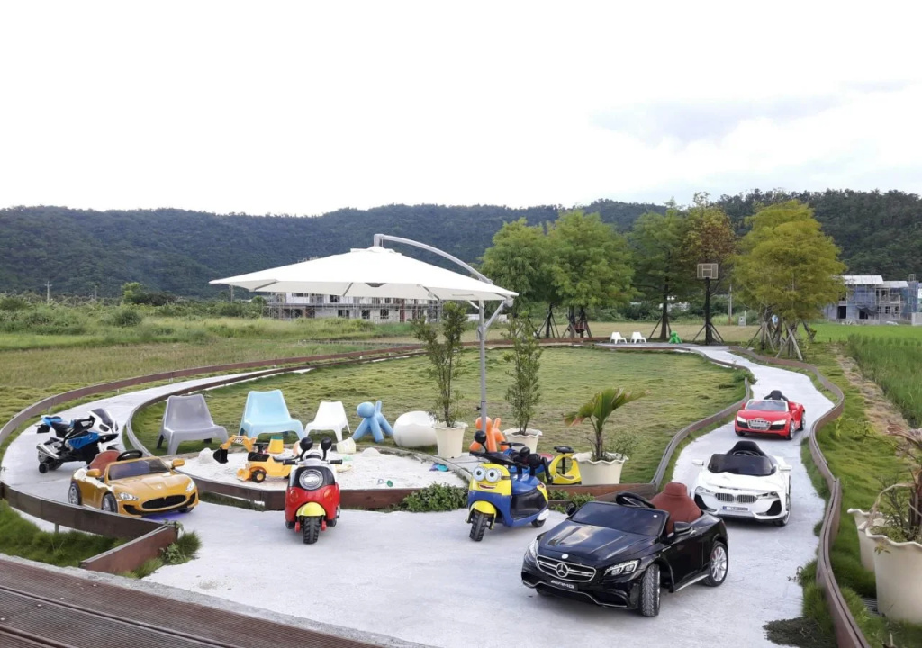 Lake shining Hostel