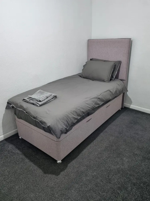 Lovely 2-bed House in Smethwick, Birmingham tn