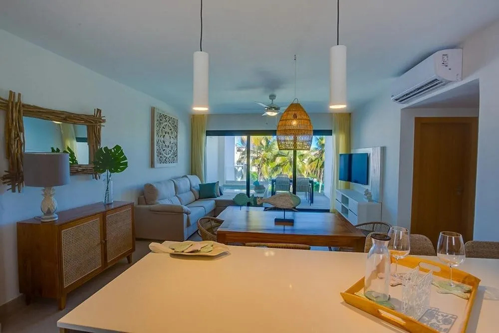 Simply the Best 2 bed Condo Steps From the Beach