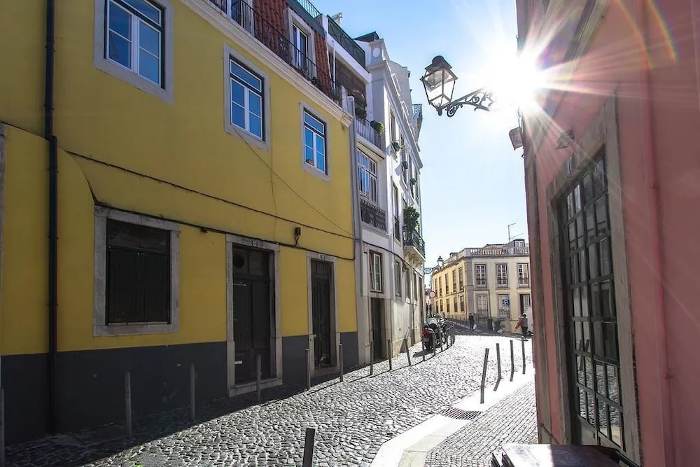 Castelo River View by Homing