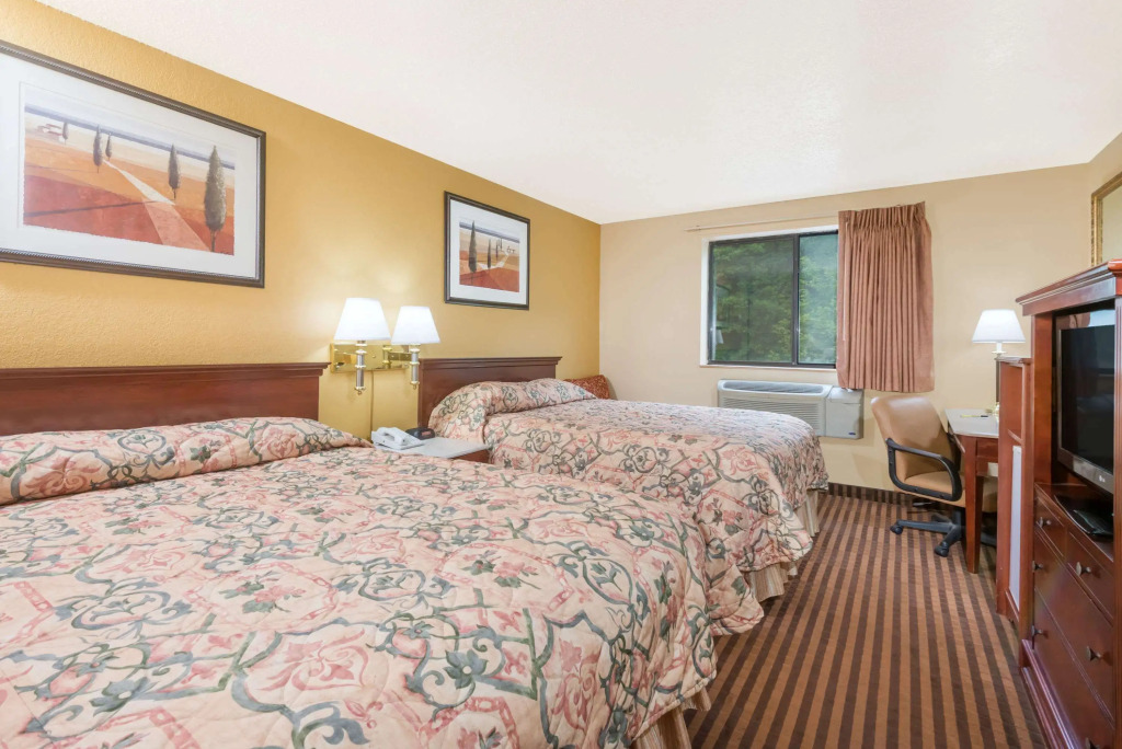 Super 8 by Wyndham La Vale/Cumberland Area