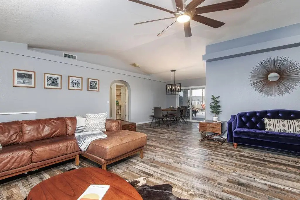 Home Away From Home! Stylish, Pool, Games, Firepit