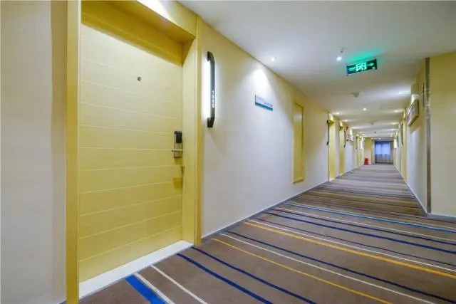 City Comfort Inn Chongqing Yangjiaping Walking Street Light Rail Station