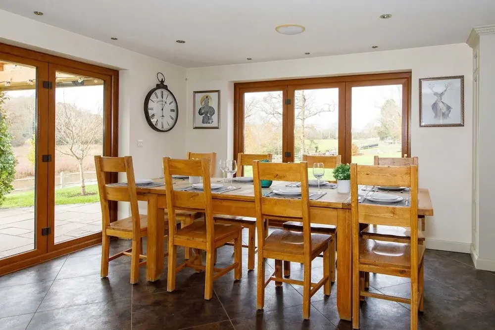 Serene Riverside 6BR Luxury Retreat in Curdridge