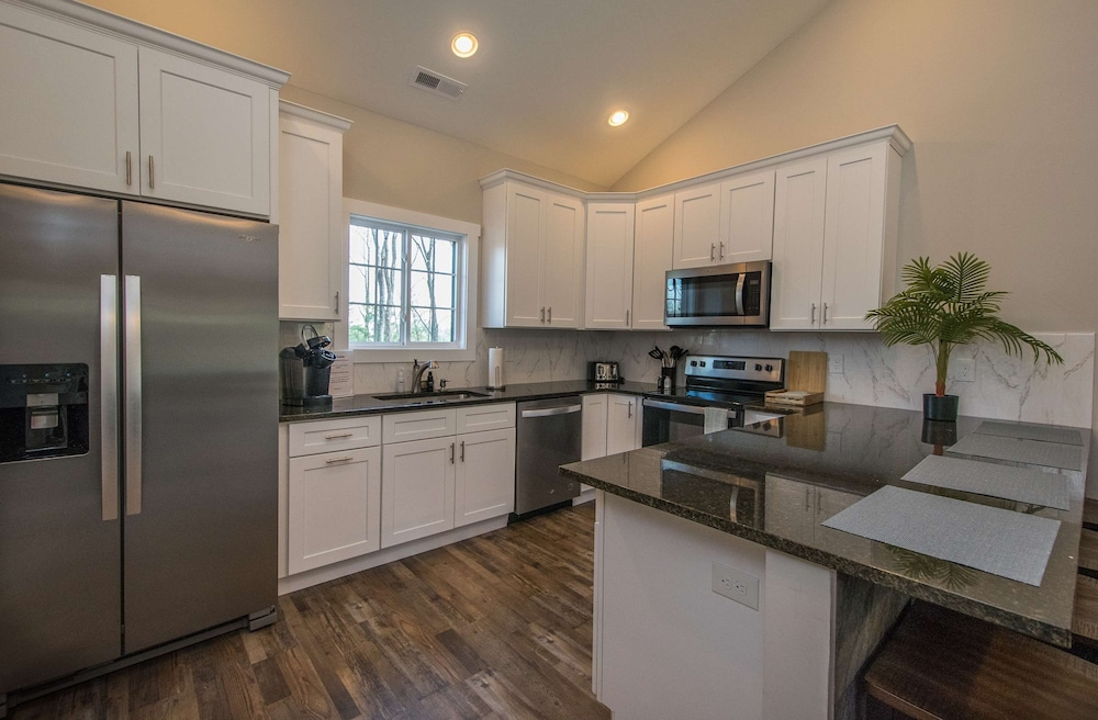 Hendersonville Duplex Sleeps 8 Free Tix