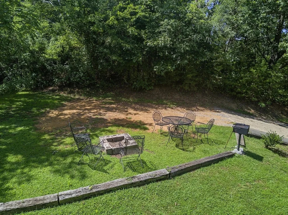 A Place In Time - Great Cabin - Awesome Views, 2 Bedroom Cabin by RedAwning