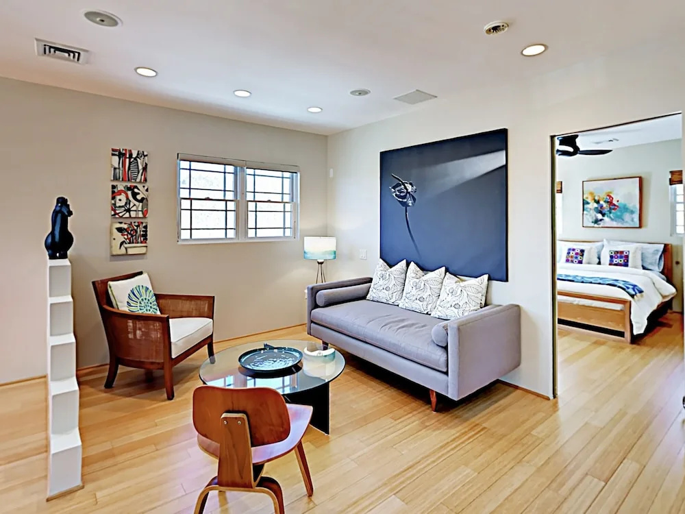 Iconic West End Home 2 Bedrooms 2 Bathrooms Home