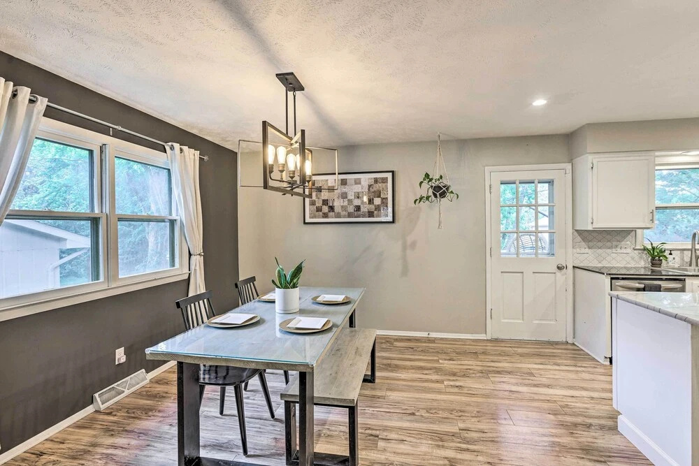 Cozy Omaha Home: Walk to Dining, Pets Welcome