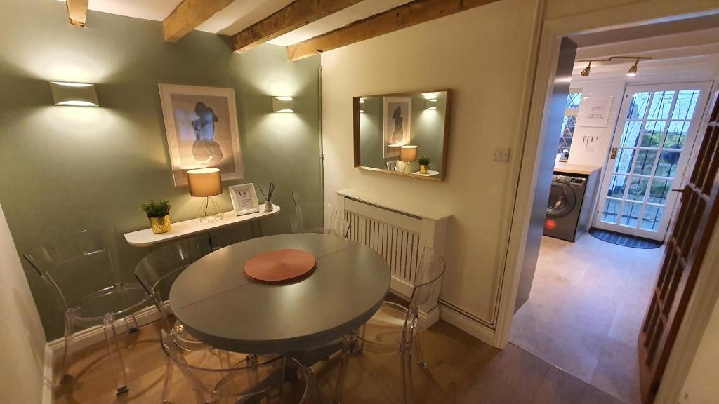 Beautiful House and Elevated Garden In Bridgnorth