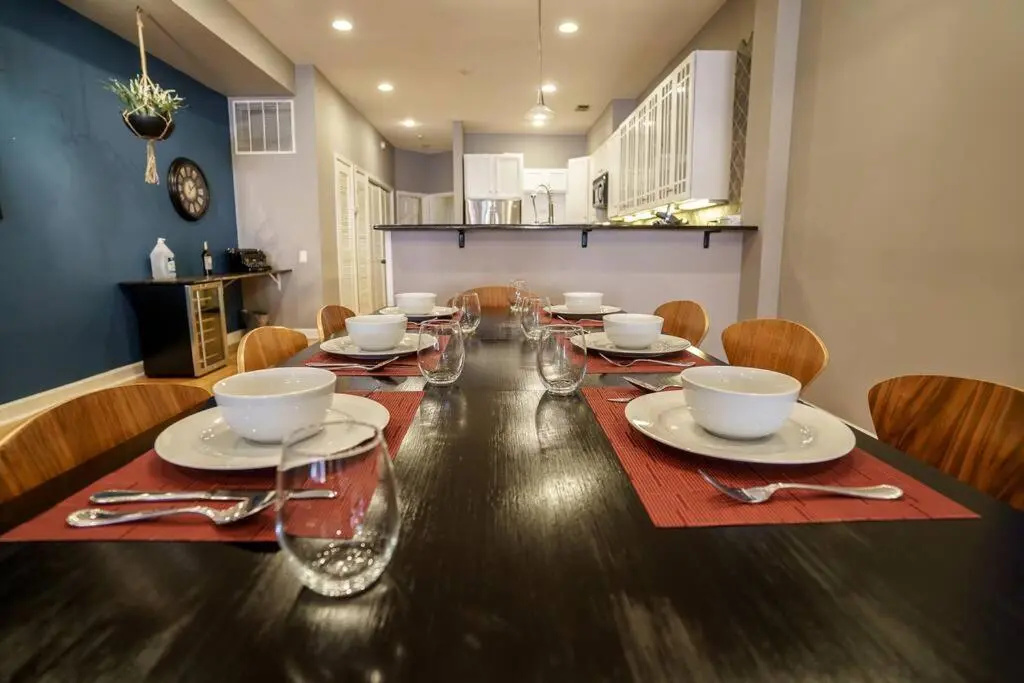 River North 3BR/2BA: HUGE, Parking, Center Chicago