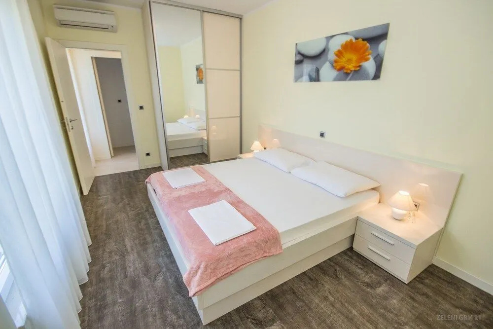 Villa Melograno by Domus Mirus - Rooftop Cinema, Pool, 6-Minute Walk to Beach
