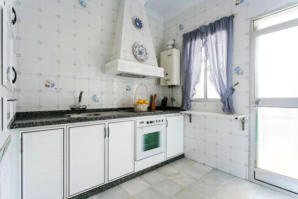 House With 6 Bedrooms in Villamanrique de la Condesa, With Private Pool and Enclosed Garden Near the Beach