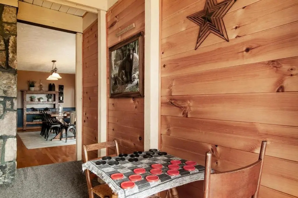 Bear View Chalet with hot tub and near Ober
