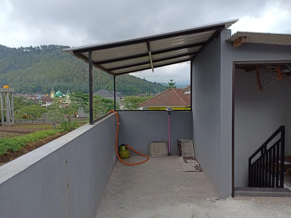 Homestay Omah Seledri Batu