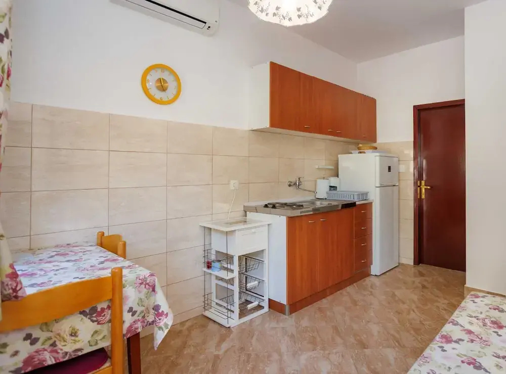 Beachfront Cozy Krk Apartment With Balcony