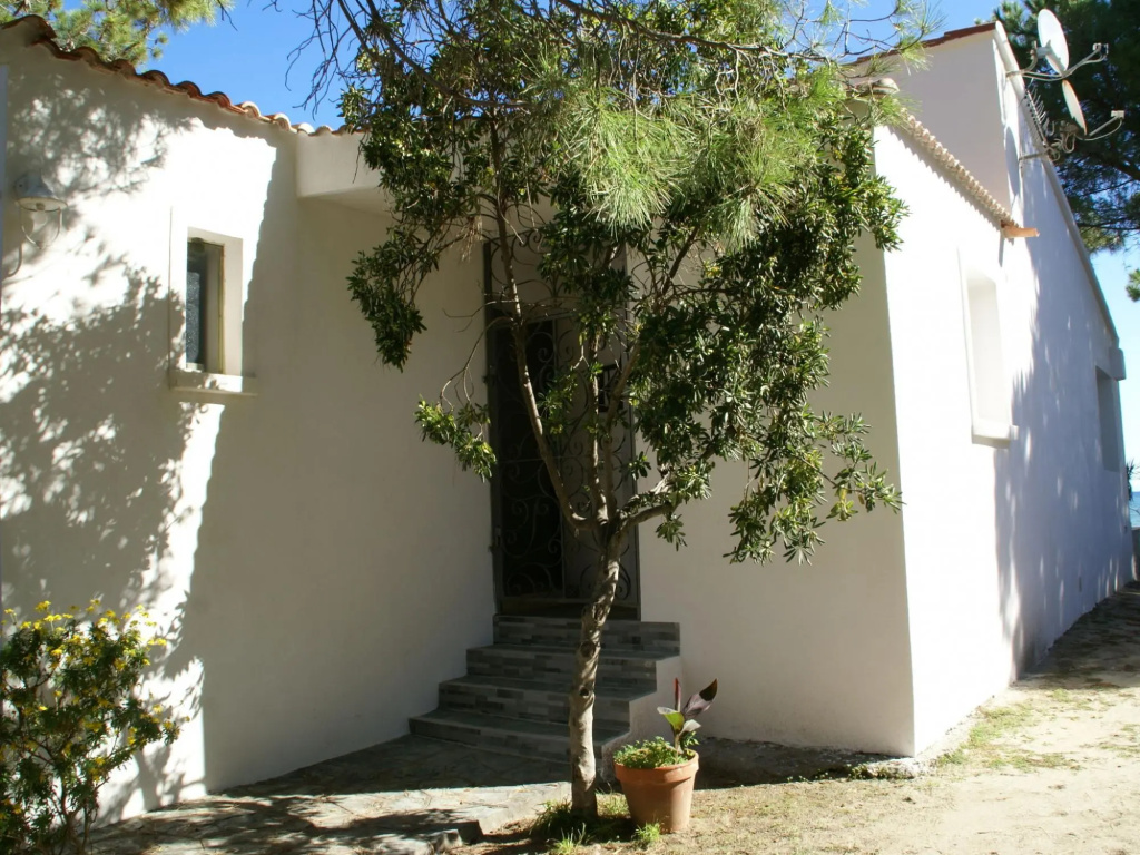 Attractive Villa in Moriani-Plage at Sea