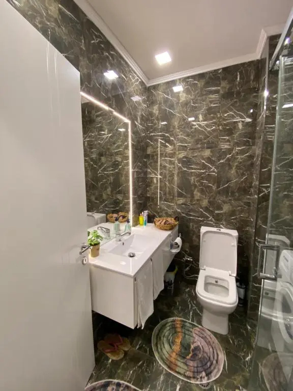 Apartment 4E near the lake