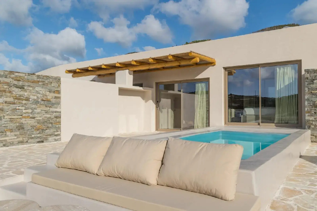 Solus Suites Milos