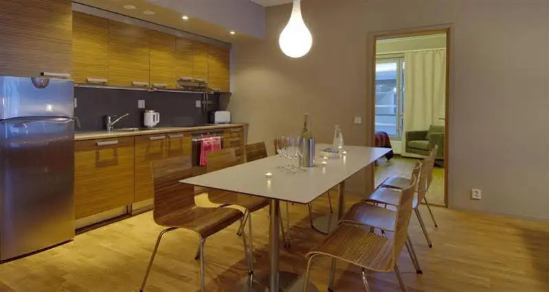 Levi Suites Unna Mannu
