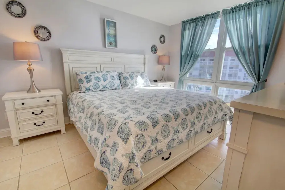 455 El Matador 1 Bedroom Condo by RedAwning