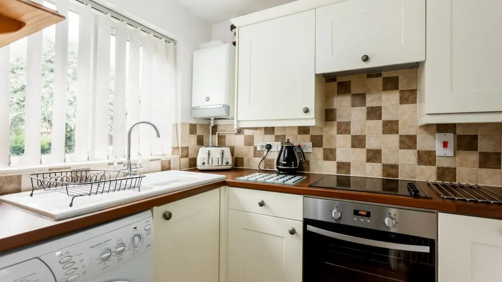 Dolphin Cottage - Short walk to Poole Quay with Private Garden