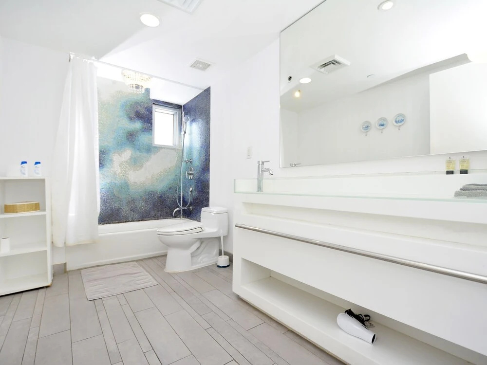 Miami World Rental - Mondrian 916