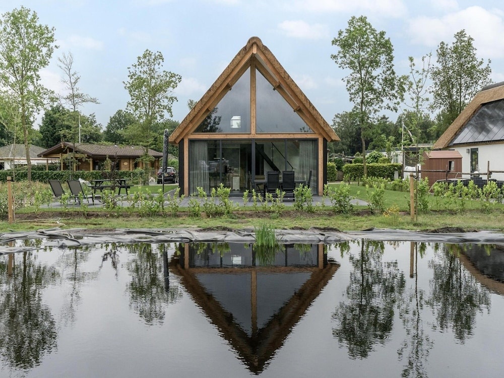 Luxury Country Retreat With a Pond for 6