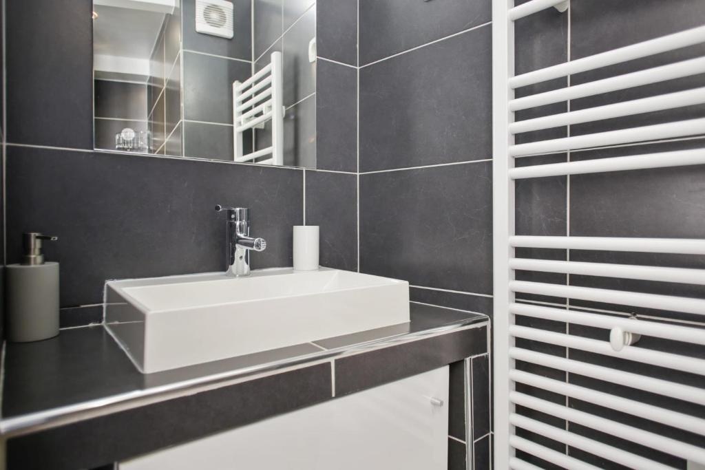 Bright flat classified with 2 in the centre of Cassis - Welkeys