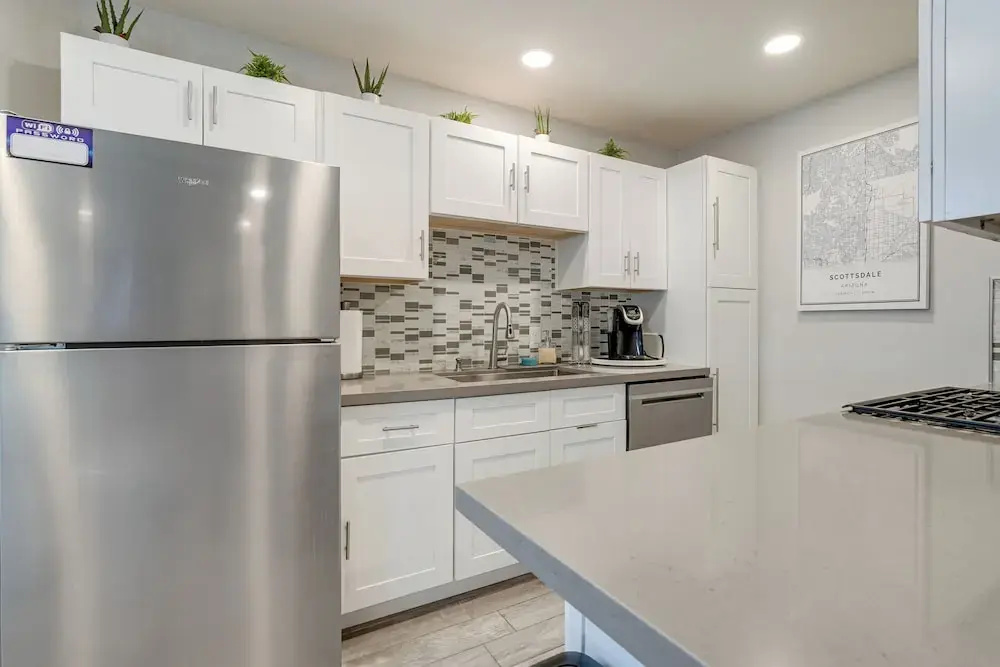 2 Mi to Old Town Scottsdale: Sleek Apartment