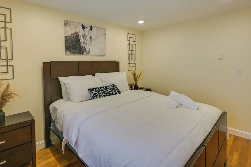 Boston Duplex w/ Foosball Table: 11 Mi to Downtown