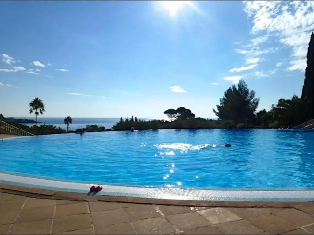 Garden level for 5 people with sea view