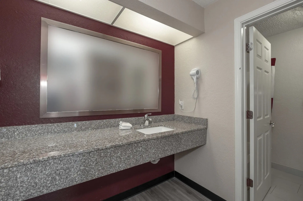 Red Roof Inn & Suites Pensacola-NAS Corry