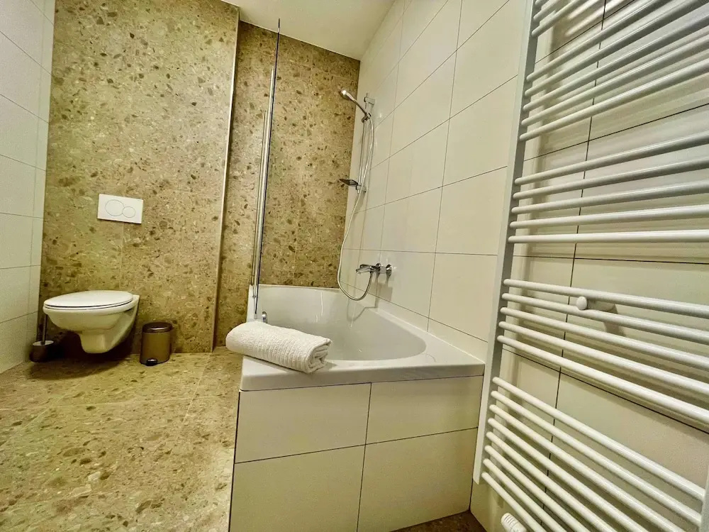 Luxury 2BR 1BA Near Fashion District by Oneluxstay