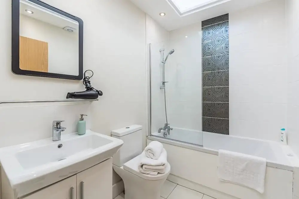 Luxurious Modern One Bedroom Apartment