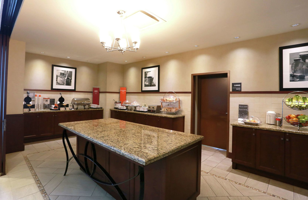 Hampton Inn & Suites Laval