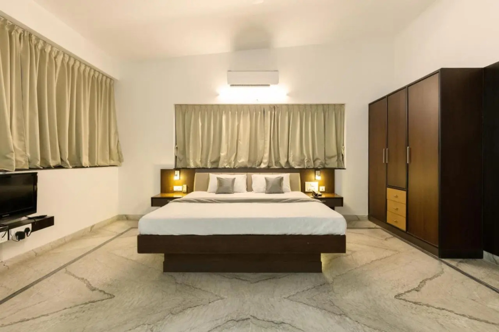 Hotel Paramount Suites & Service Apartments