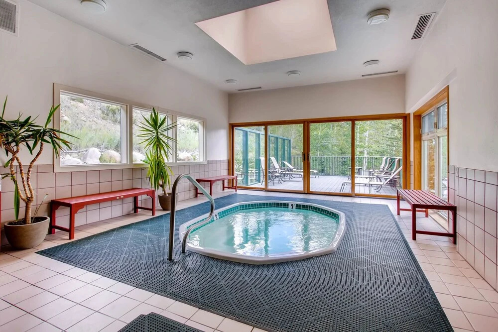 Spacious Penthouse 3br ~no Cleaning Fee~kids Ski Free! 3 Bedroom Condo by RedAwning