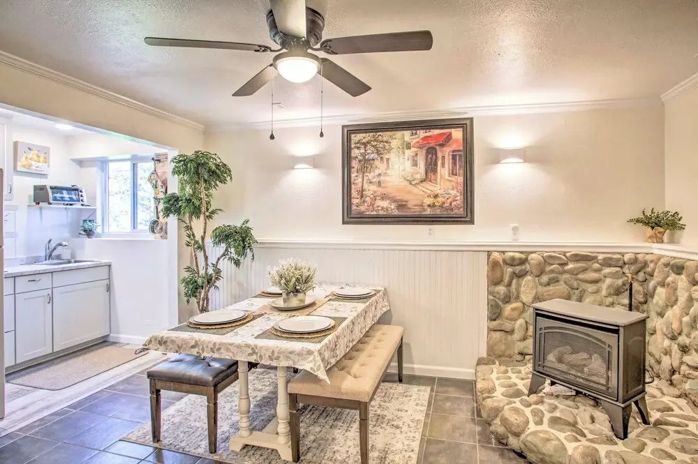 Vista Retreat: Stunning Views & Spacious Comfort
