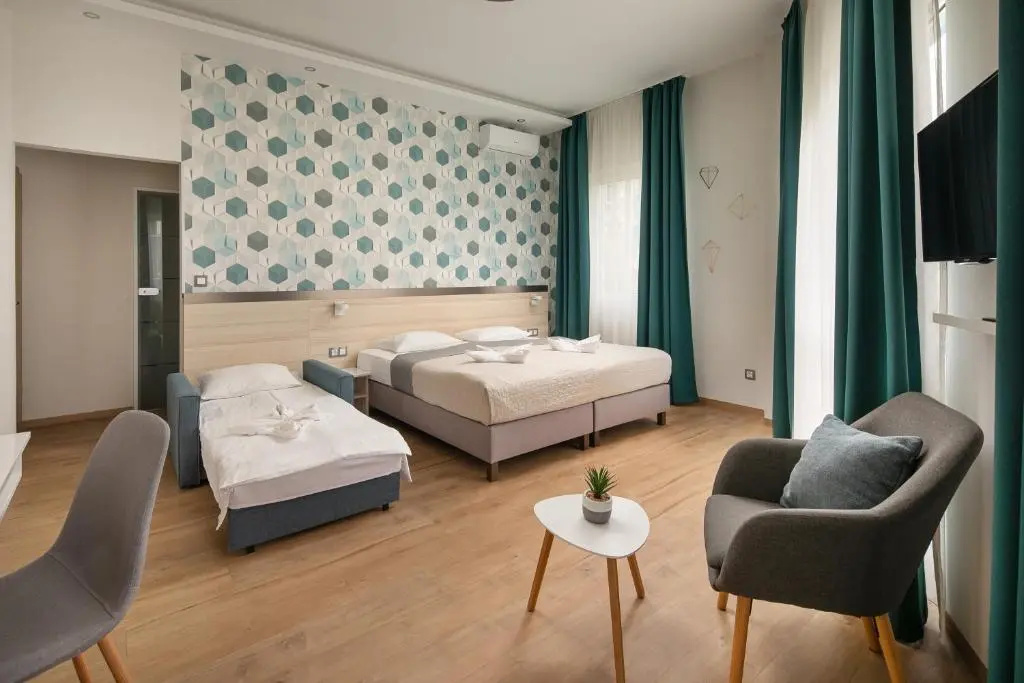 Kristály Hotel