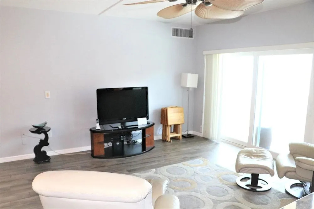 Jamaica Royale - T53 - 2 Br Condo