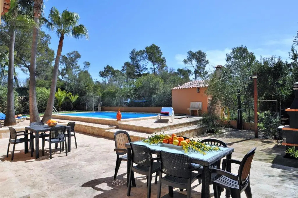 Beautiful 5-Bed House quiet area close to Campos