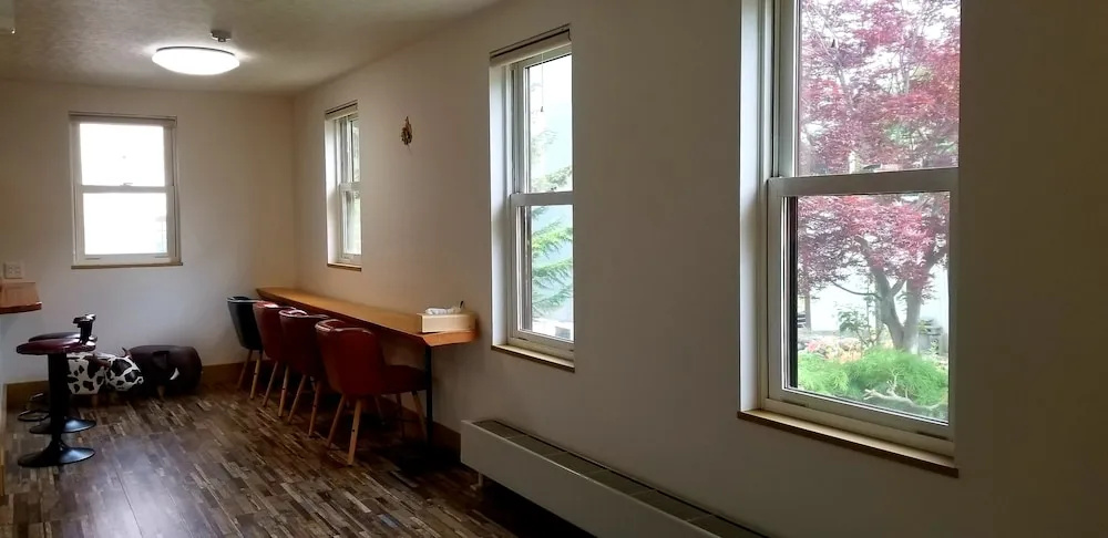 Donguri House
