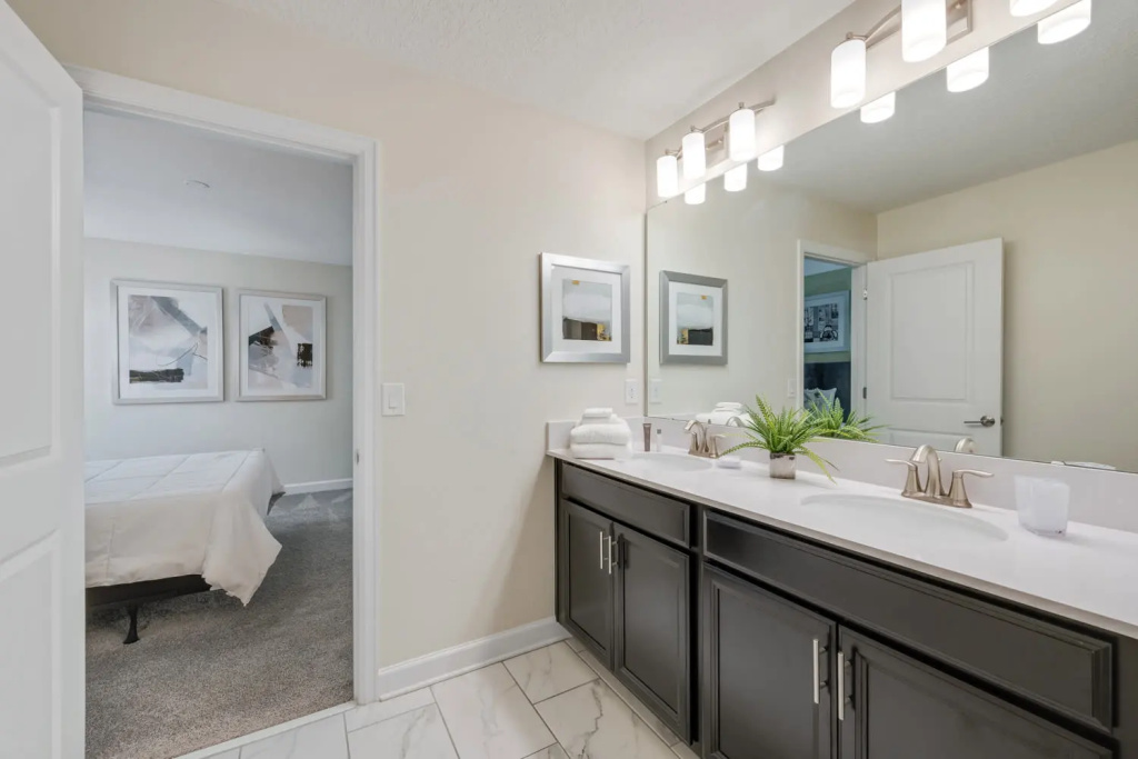 Wonderful home with private pool game and movie rooms near Disney