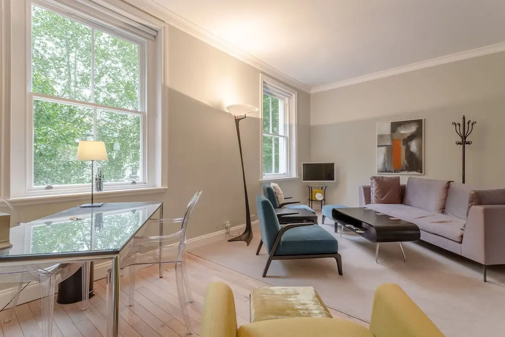 Sleek 1 Bedroom Flat Near Royal Oak