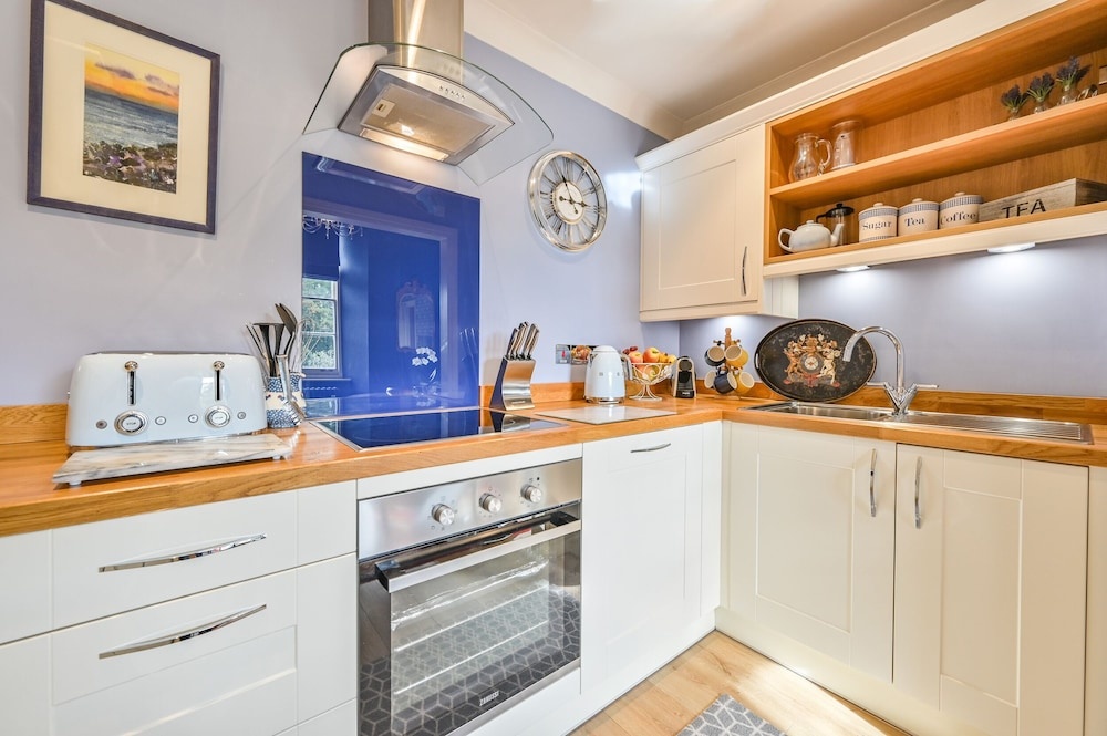 Muntham Apartment 4