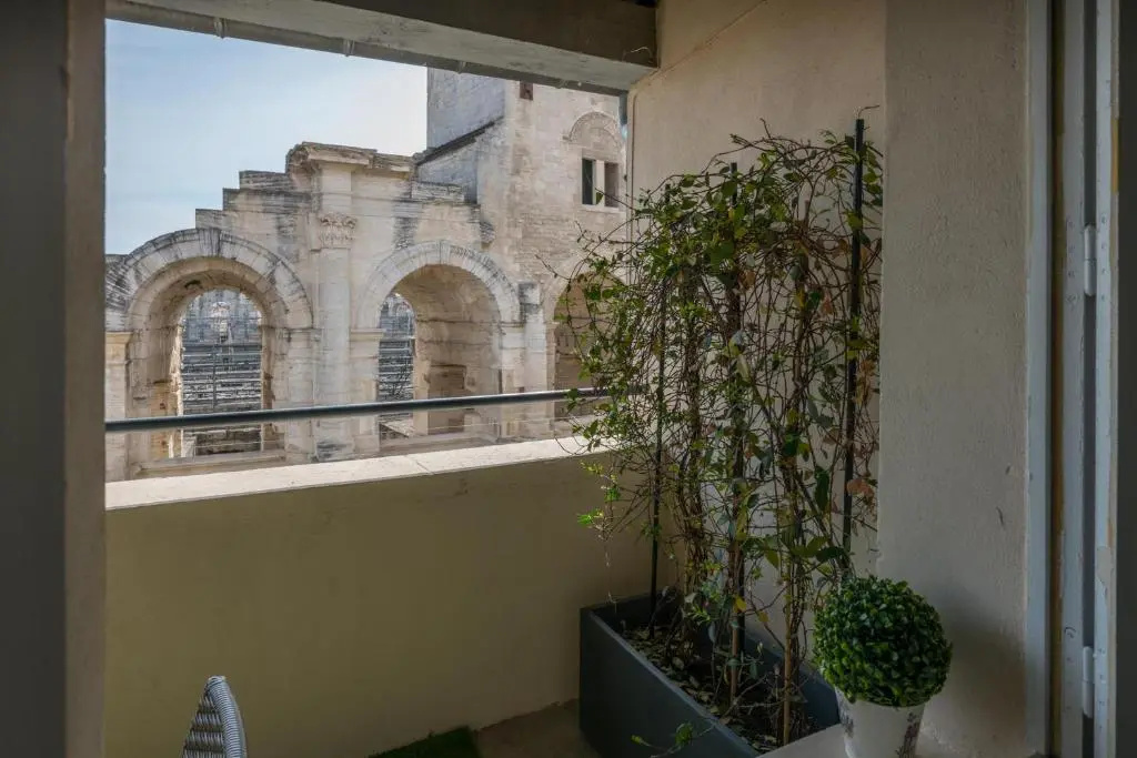 Studio avec balcon donnant sur les Arènes d’Arles