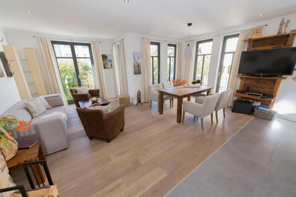 Villa Paula in Sellin - WG01 "Findling" strandnah mit Kamin, Terrasse, Balkon