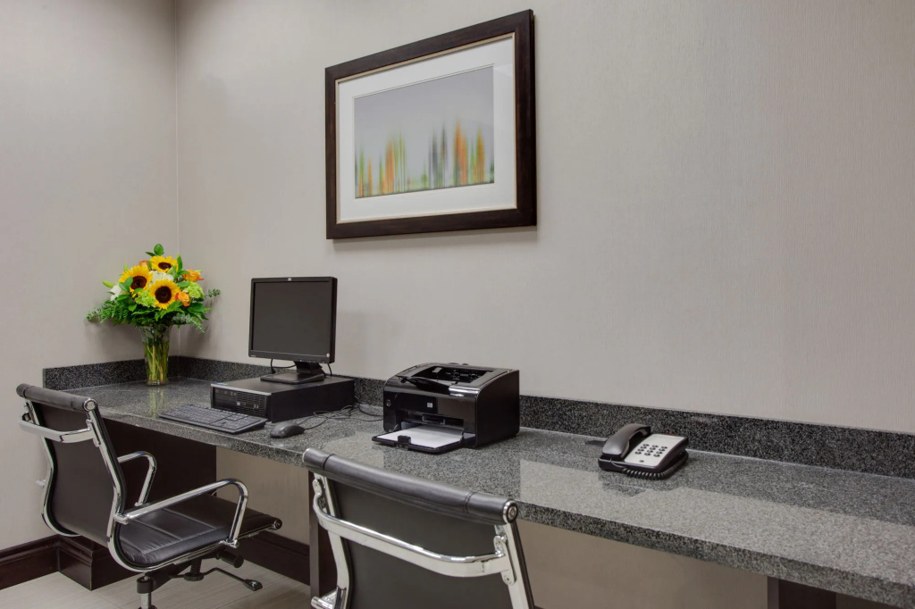 Holiday Inn Express & Suites Ottawa East-Orleans by IHG