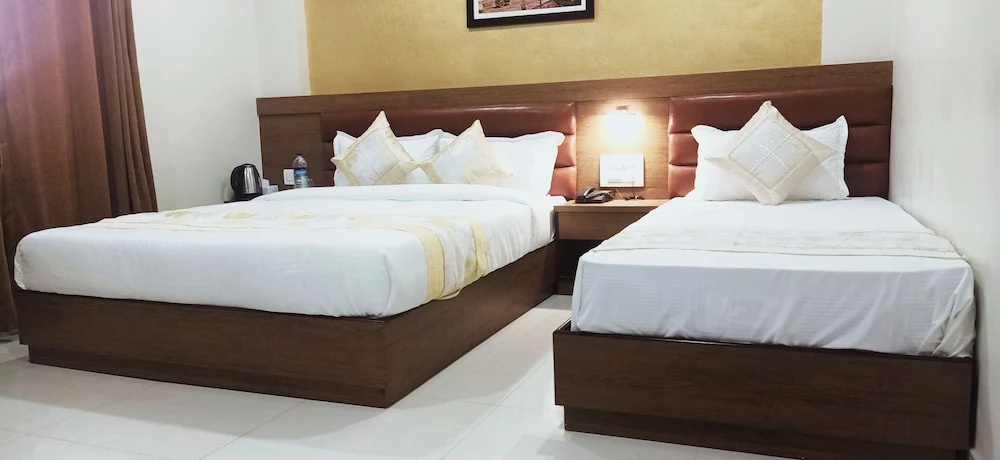 Deluxe Inn