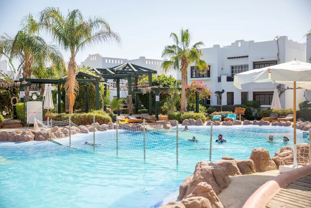 One Bedroom Apart Deep Purple by Pool